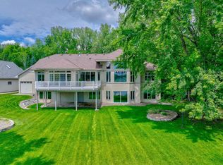 926 Kohlman Ln E, Maplewood, MN 55109