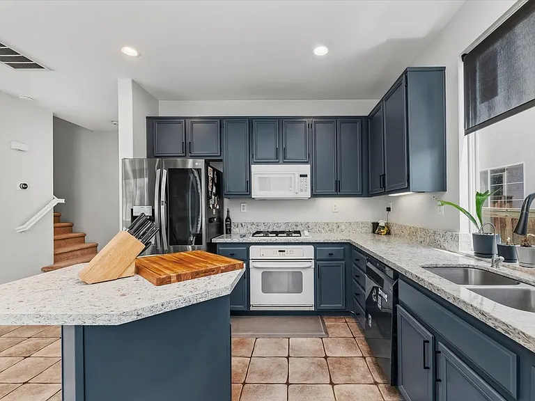 45308 Escalon St — Photo 15