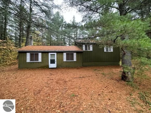 23182 Fifteen Mile Rd, Leroy, MI 49655