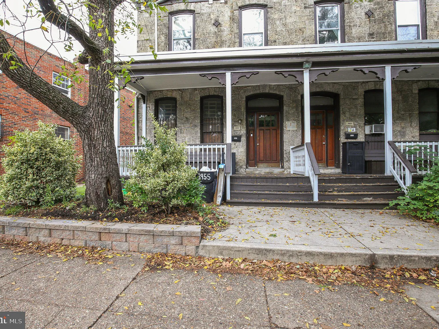 6 bed, 2.0 bath, 2175 sqft, $5,800 — Photo 2