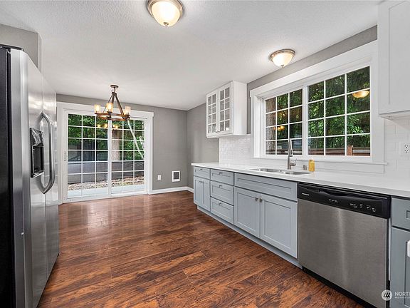 5th image of 15431 Westshore Drive SE