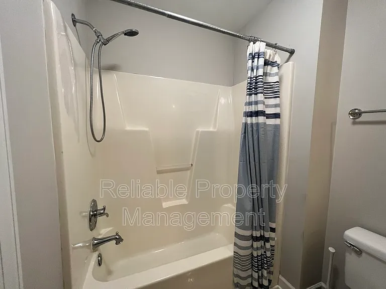 1004 Melville Ln — Photo 26