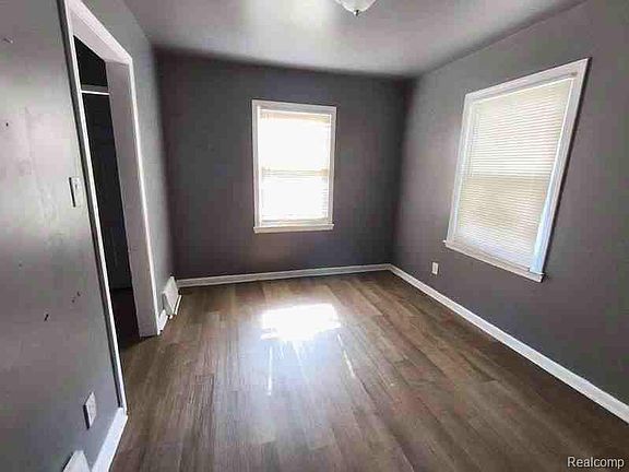 4th image of 15431 Strathmoor St