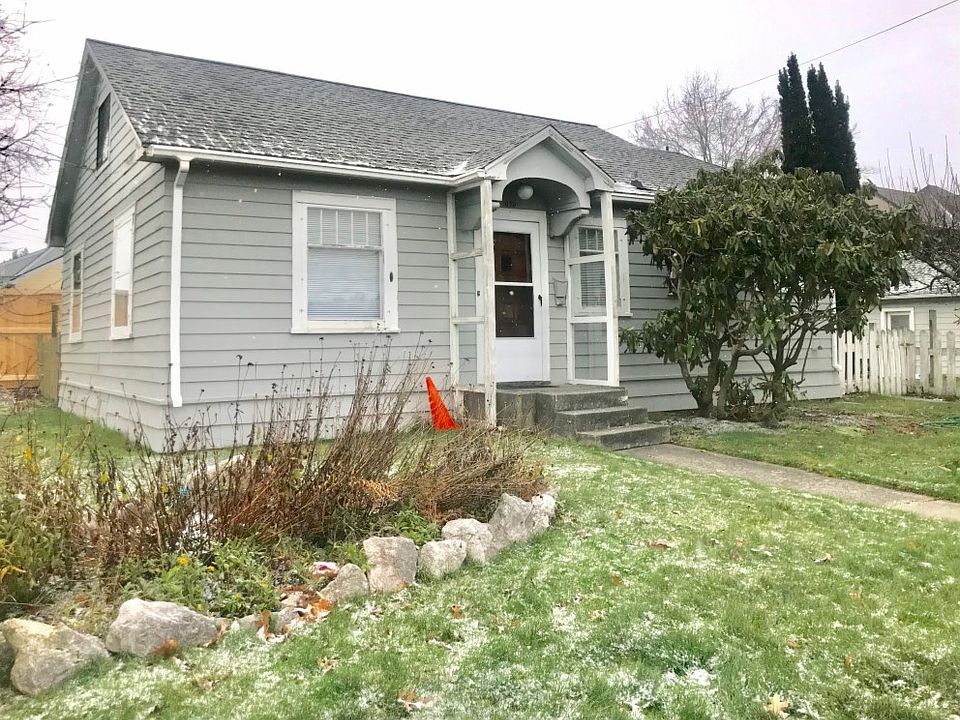 2nd image of 1020 O Ave