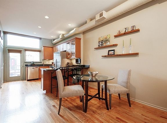 4th image of 1140 W Newport Ave #F