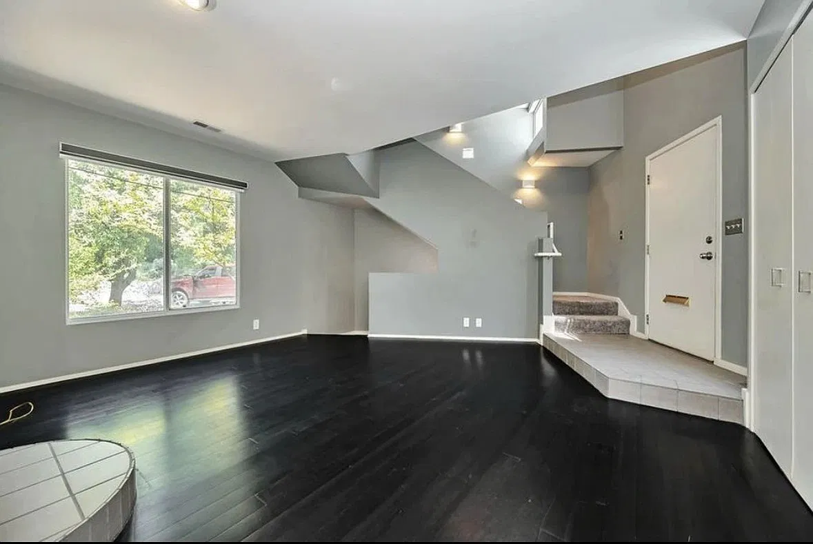 4 bed, 2.5 bath, 2140 sqft, $3,325 — Photo 4