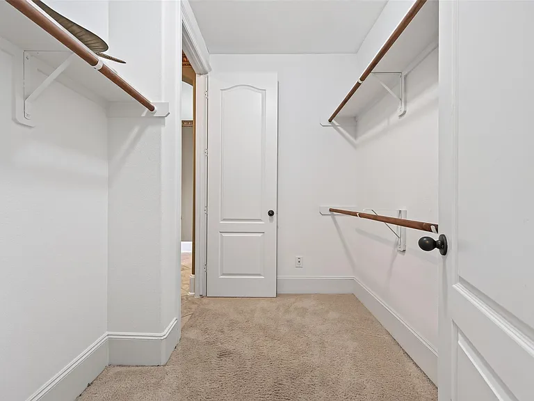 9735 Lansing Meadows Dr — Photo 31