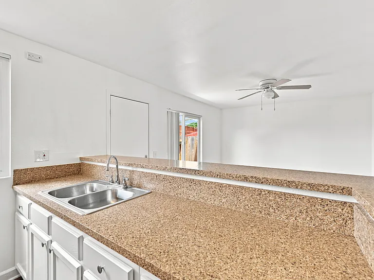 6329 Hummingbird St — Photo 19