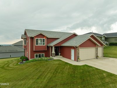 1111 Golden Wave Dr, Bismarck, ND, 58503