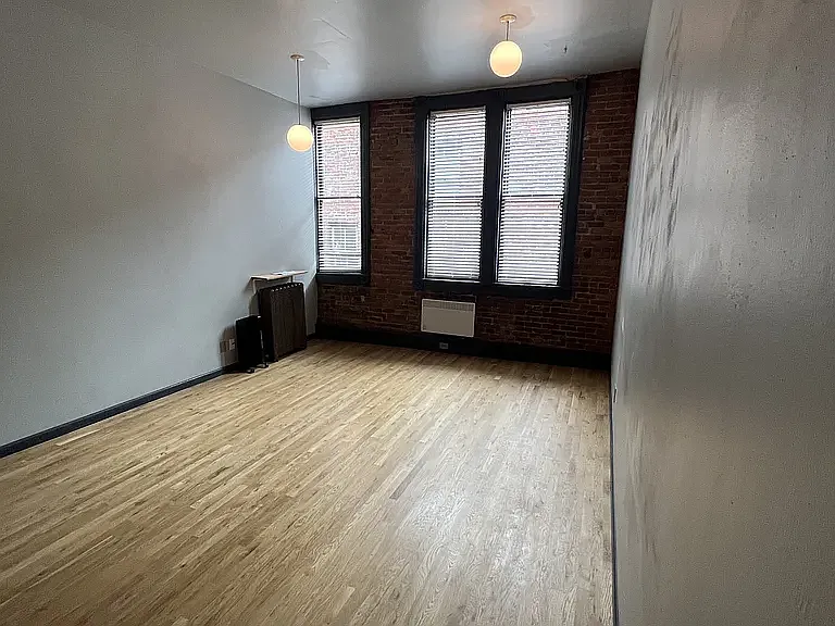213 1st Ave S #3C — Photo 1
