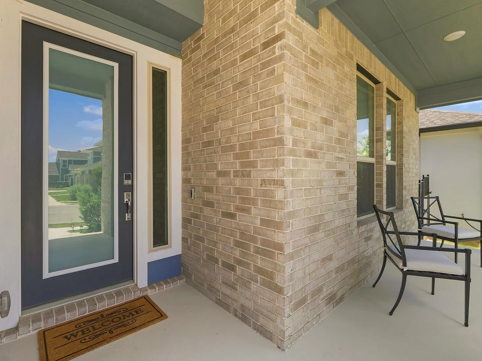 4 bed, 3.0 bath, 2405 sqft, $3,500 — Photo 2