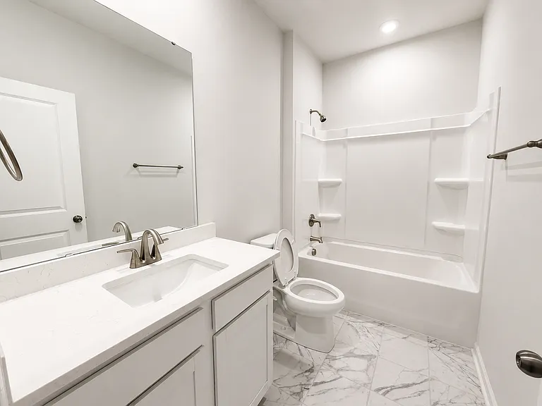 717 Isleworth Ln — Photo 16
