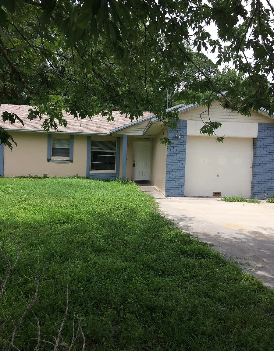 3 bed, 1096 sqft, $2,000 — Photo 1