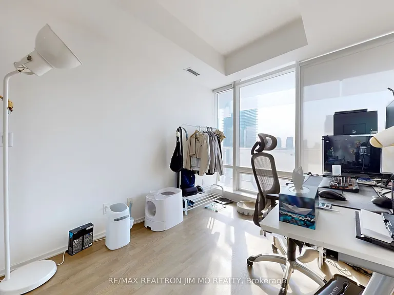 1 Bloor St E #2304 — Photo 15