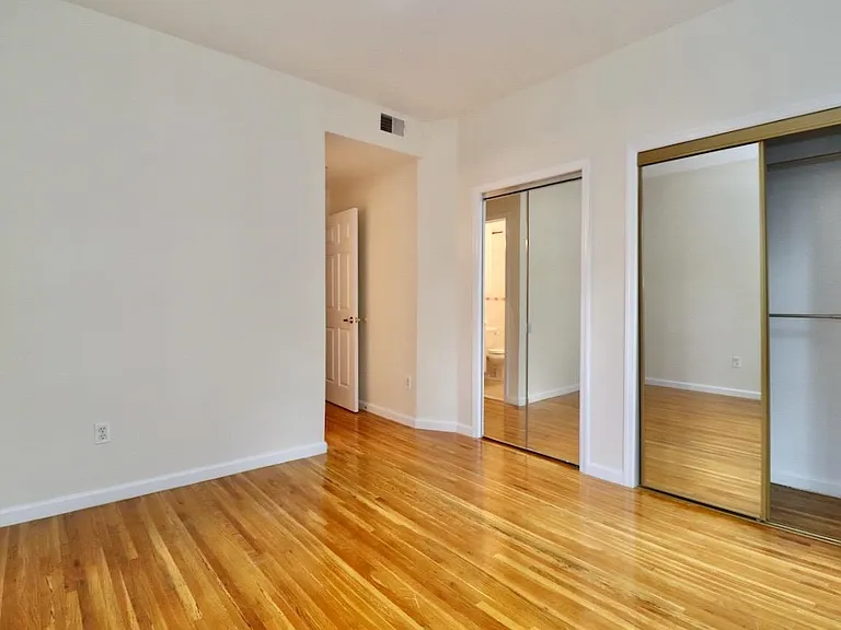 34 Court House Pl #2L — Photo 10