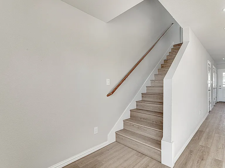 406 Grand Ave — Photo 17