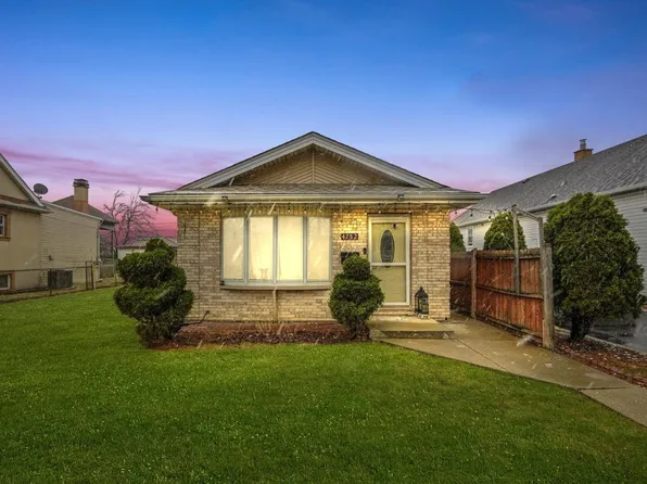 4752 S Linder Ave, Chicago, IL 60638