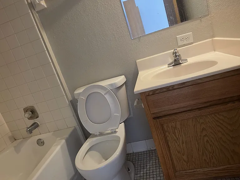 7th Place Apartments — Photo 10