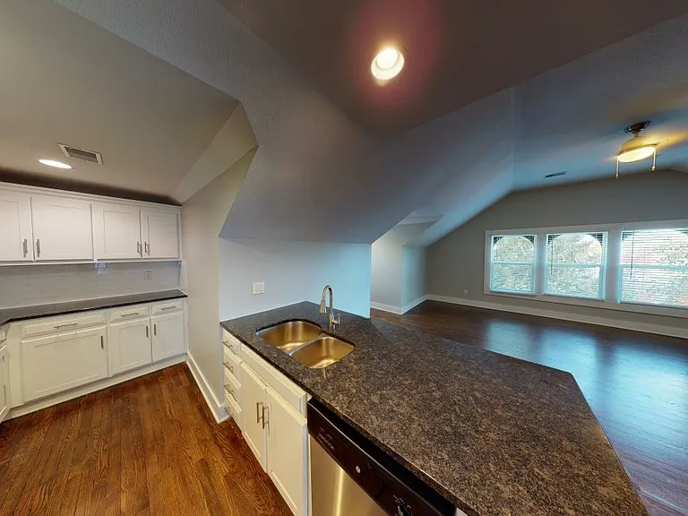 3726 Washington | Charming Updated Apartment — Photo 27