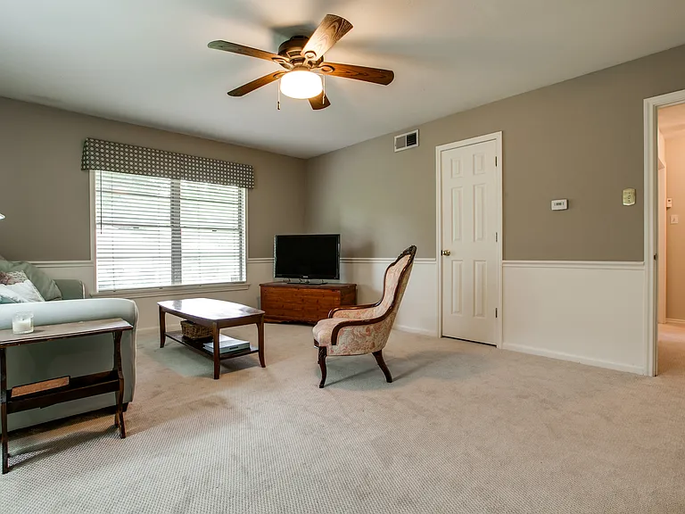 8704 Lockhaven Dr — Photo 17