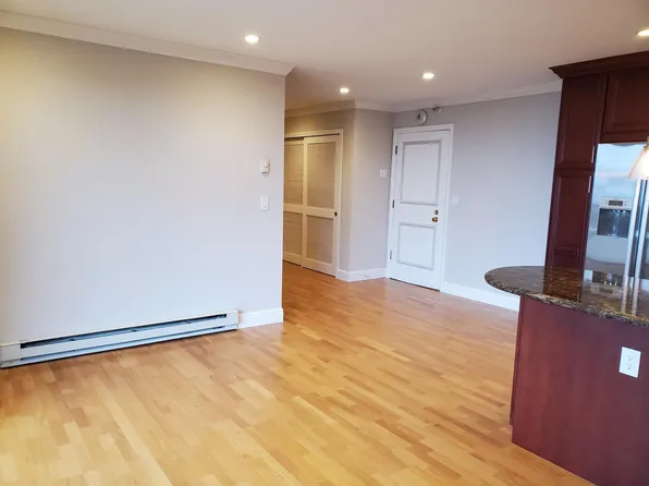 4 Anchor Dr #F241, Emeryville, CA 94608