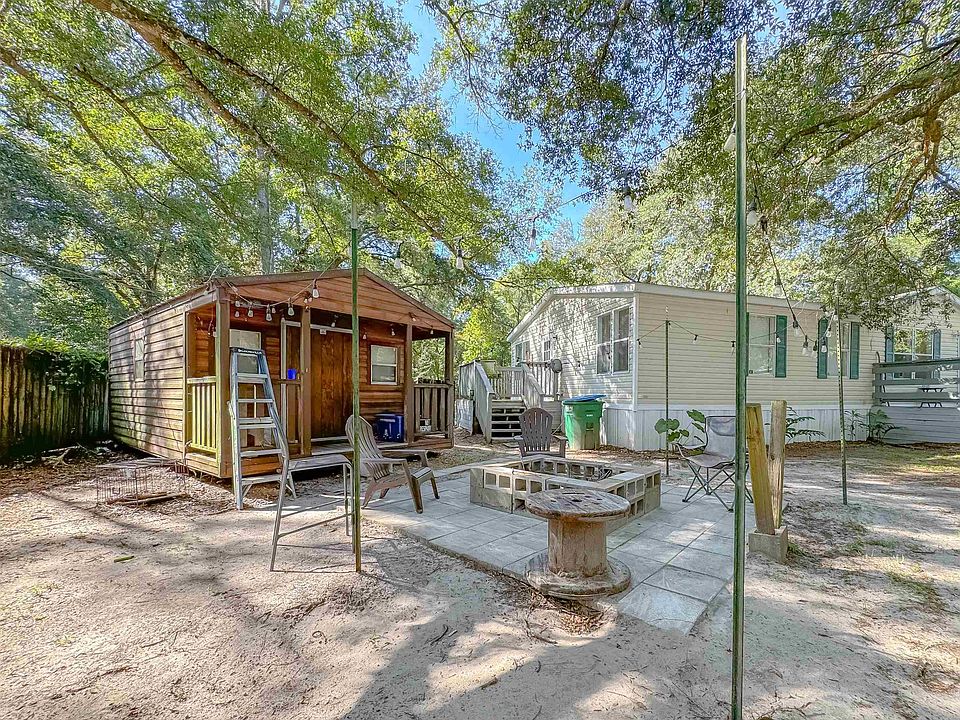 1st image of 123 Woodland Dr