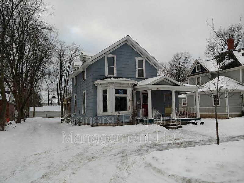 327 1/2 Summit Ave, Eau Claire, WI 54701 Zillow