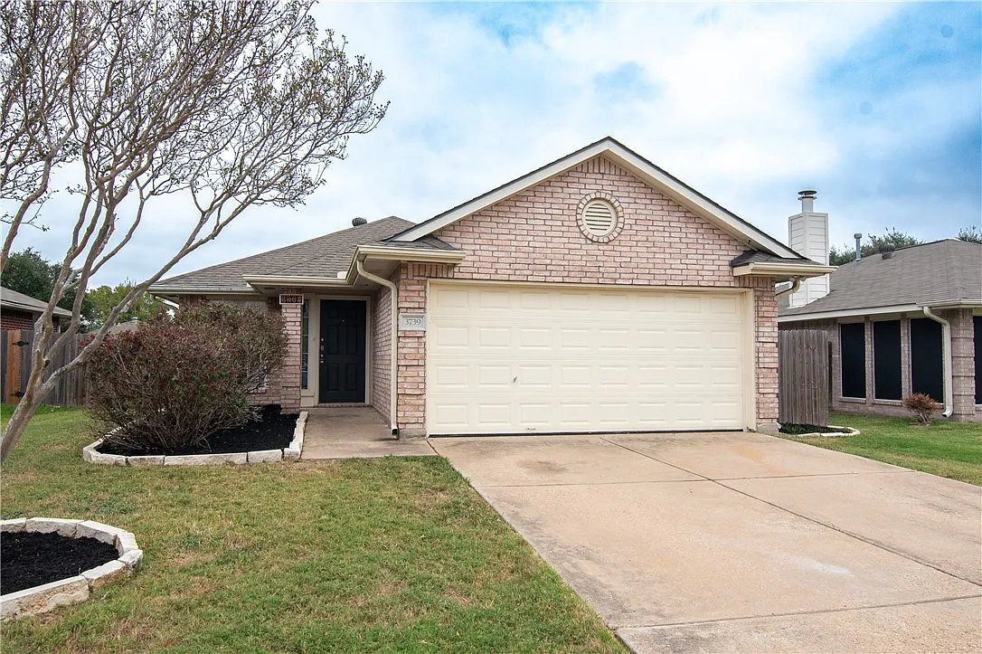 3 bed, 1174 sqft, $1,800 — Photo 1