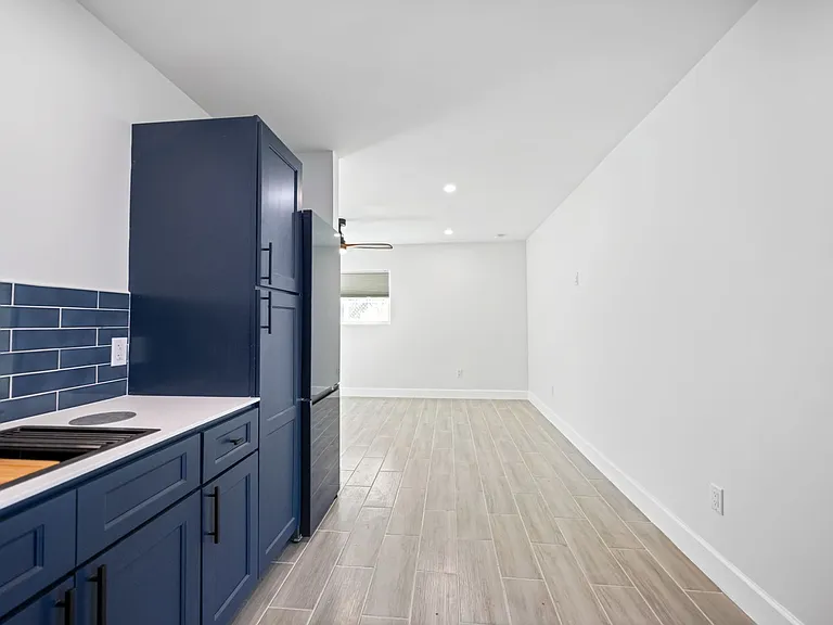 3012 Broadway — Photo 35