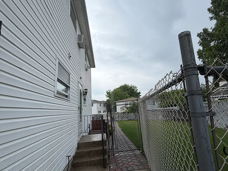 Gold Ave — Photo 8
