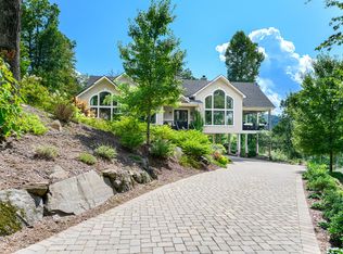 999 Corsica Ln, Saluda, NC 28773