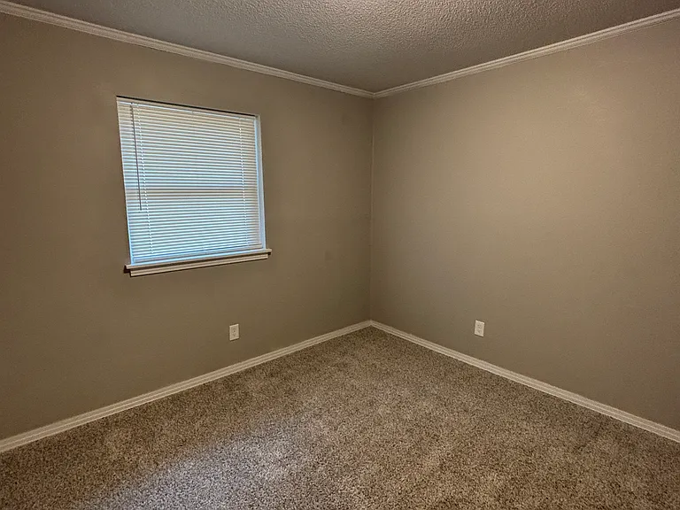 912 Gibson Ct — Photo 16