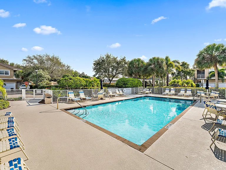 106 Lighthouse Cir #G — Photo 2