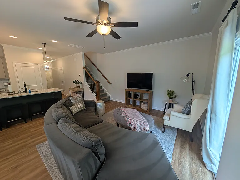 200 Bridge Point Dr — Photo 6