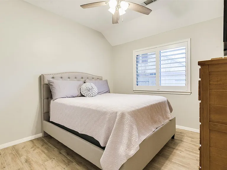 13807 Halpren Falls Cir — Photo 37