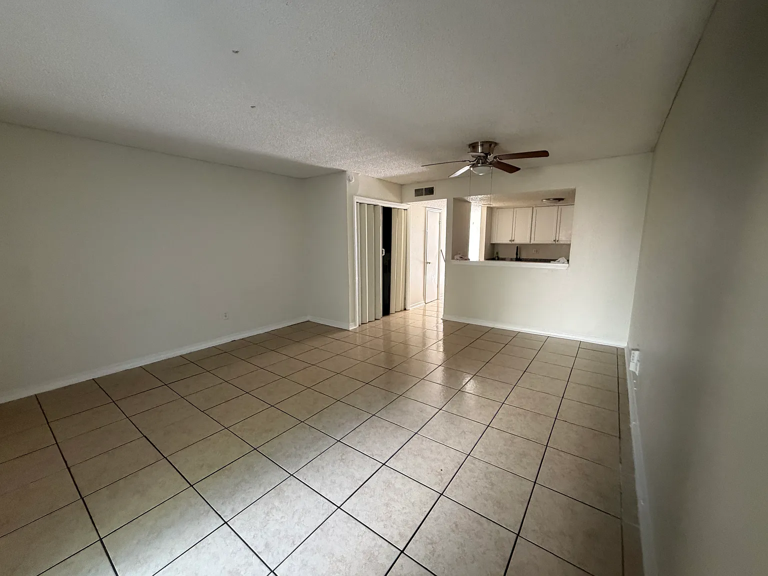 3 bed, $1,400 — Photo 3