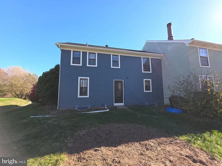 203 Franklin Ct — Photo 2