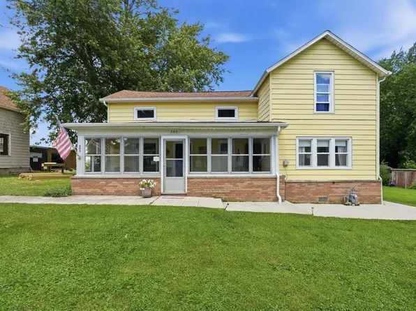 205 E Spring St, Etna Green, IN 46524