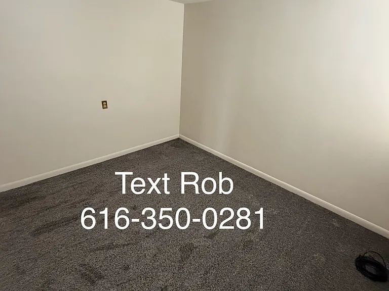 850 Houseman Ave NE #B — Photo 7