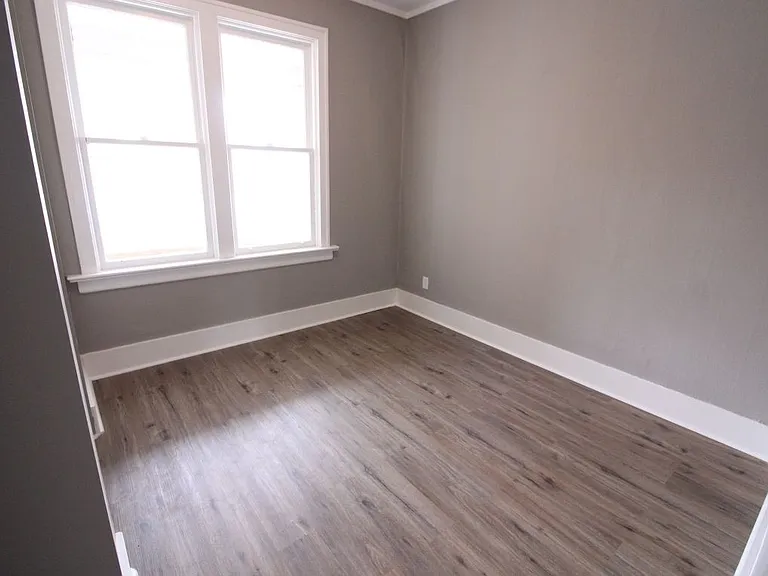 1310 Victoria Ave E #1 — Photo 7