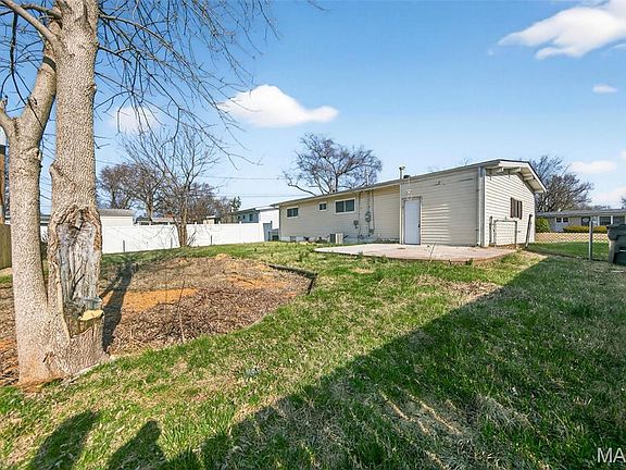 2nd image of 460 Wren Dr