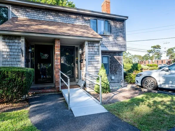 8 Town House Ter Unit 8, Hyannis, MA 02601