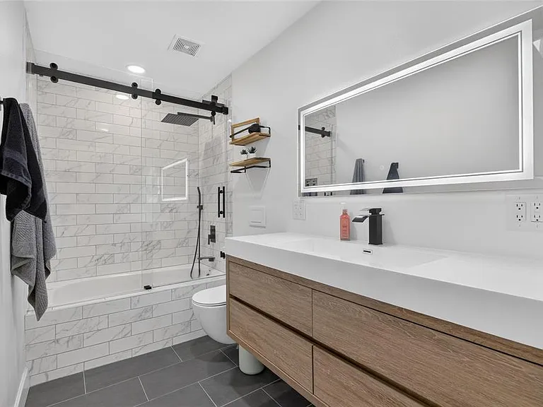 614 Stillview Cir — Photo 33