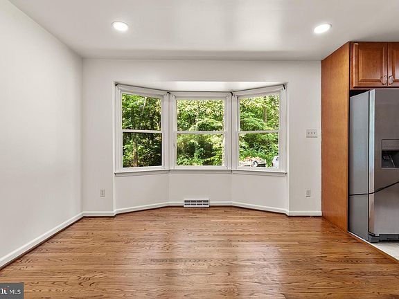 4th image of 14117 Beverly Dr