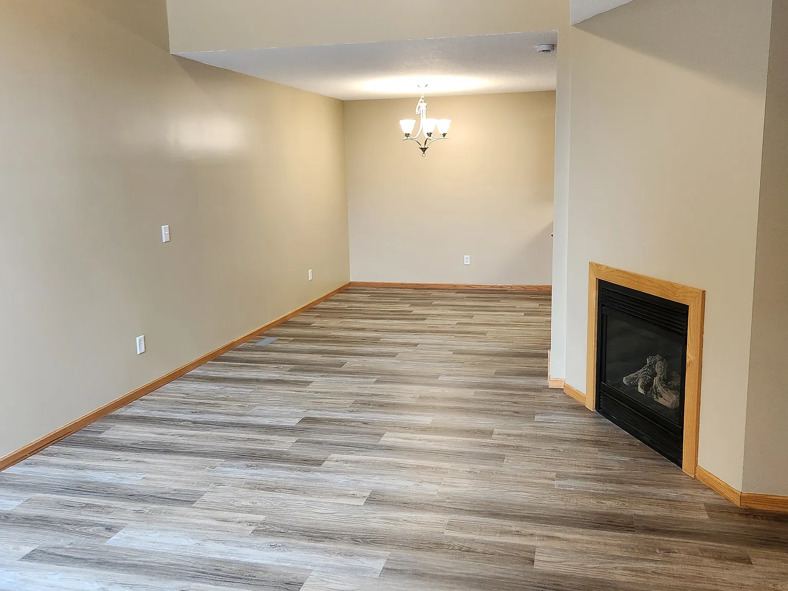 2 bed, 1380 sqft, $2,095 — Photo 2