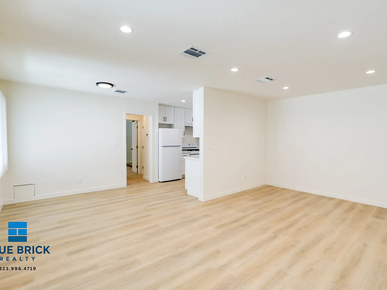 Stylish 1BR Apartment with Central A/C, Parking & In-Unit Laundry — Photo 1