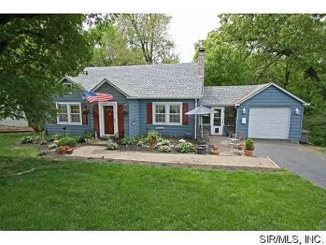 43 Windsor Dr photo 1