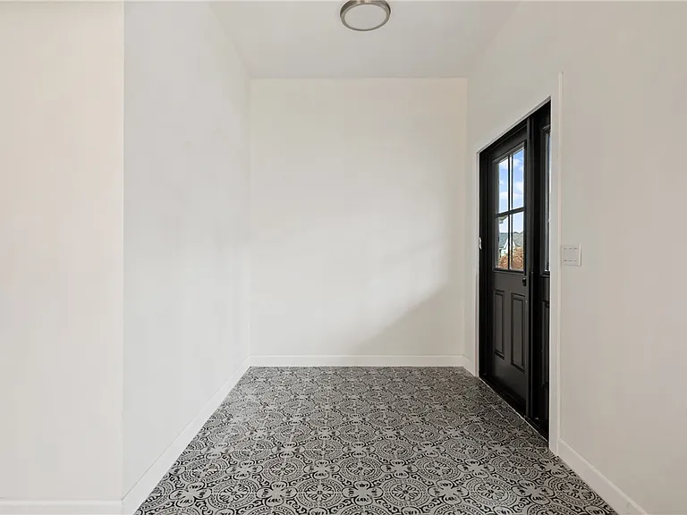 218 Fisk Ave — Photo 3