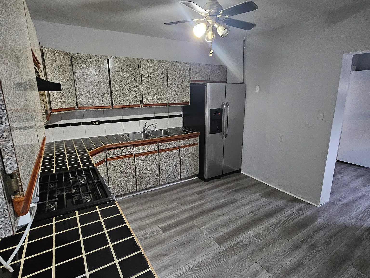 512 Lamberton St — Photo 3