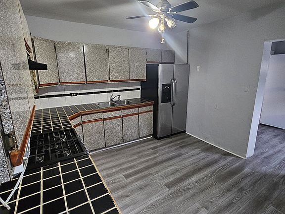3rd image of 512 Lamberton St